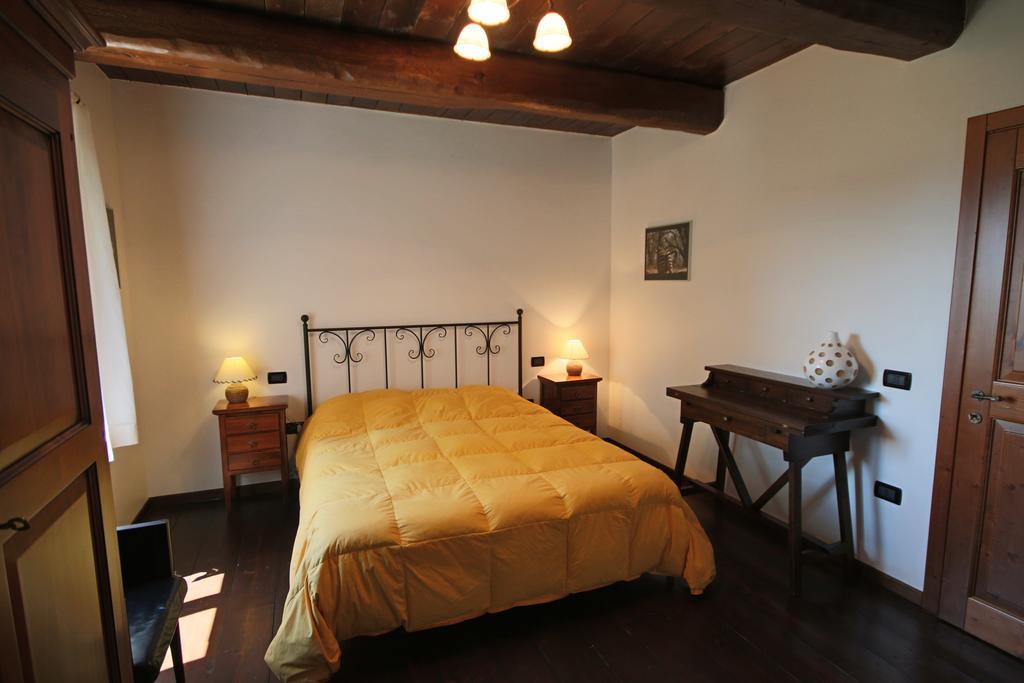 Agriturismo Valdifiori Sassoferrato Rum bild